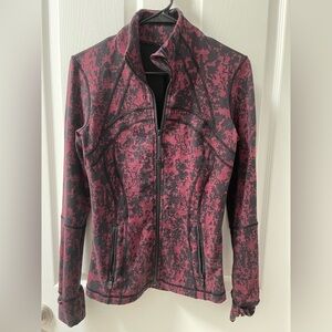 Lululemon Define Jacket in Scatter Blossom Jacquard Garnet Black W4AYVS Sz. 8
